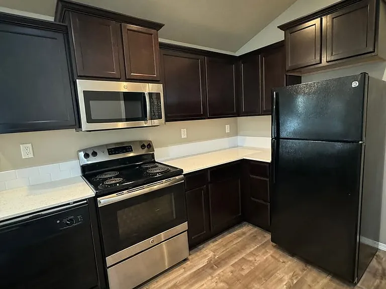 995 N Pacific Hwy #99 — Photo 9