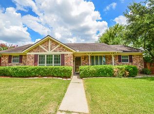 2101 E Linwood Oaks St, Pearland, TX 77581