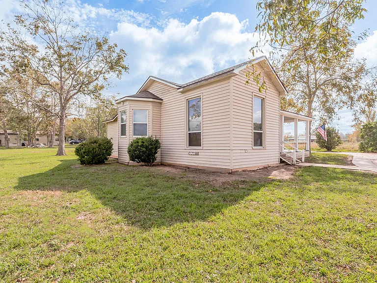 246 FM 405 — Photo 21