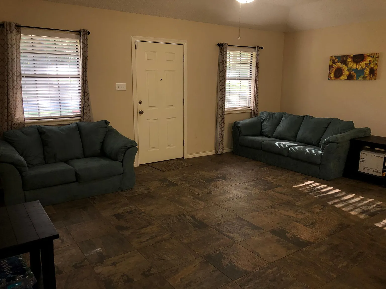 3 bed, 1304 sqft, $1,600 — Photo 2