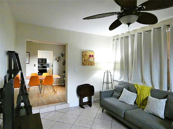 5th image of 718 Braidwood Ln