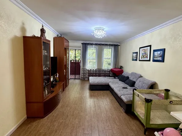 1620 Avenue I image 3 of 13