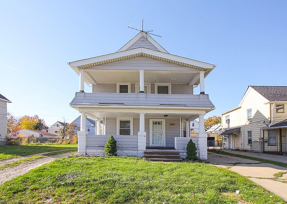 1st image of 2052 W 104th St