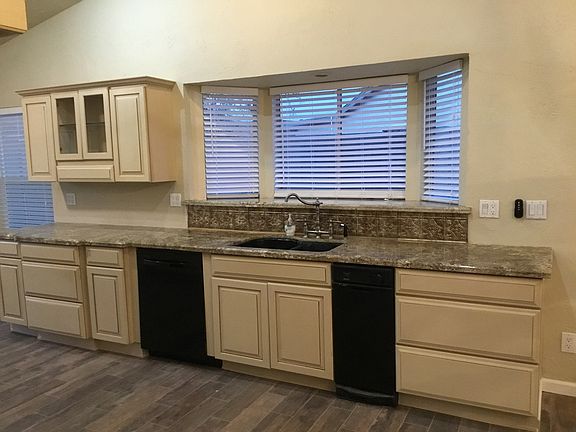 4th image of 7920 W Dahlia Dr