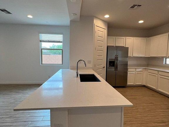 5th image of 418 E Cactus Wren Dr