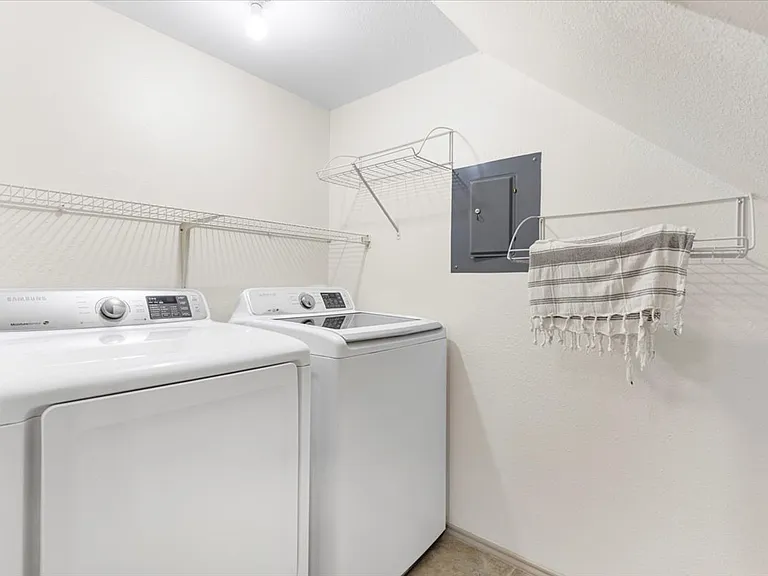 900 Taulbee Ln — Photo 14