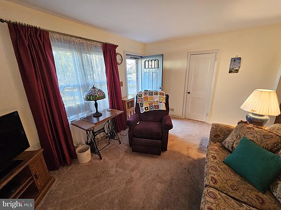 5th image of 19 Laurel Ave