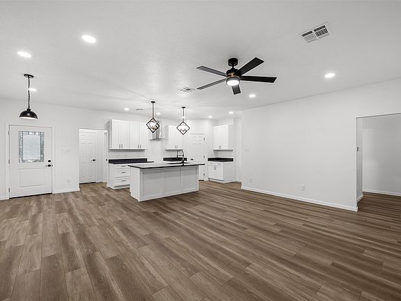 3rd image of 1701 Egan Ln