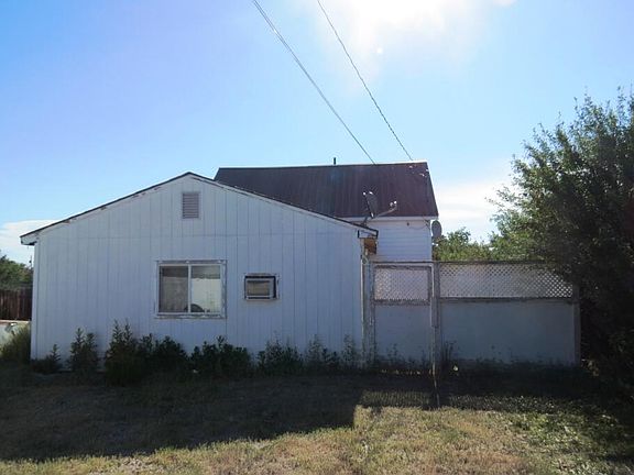 3rd image of 611 Cedar Ave
