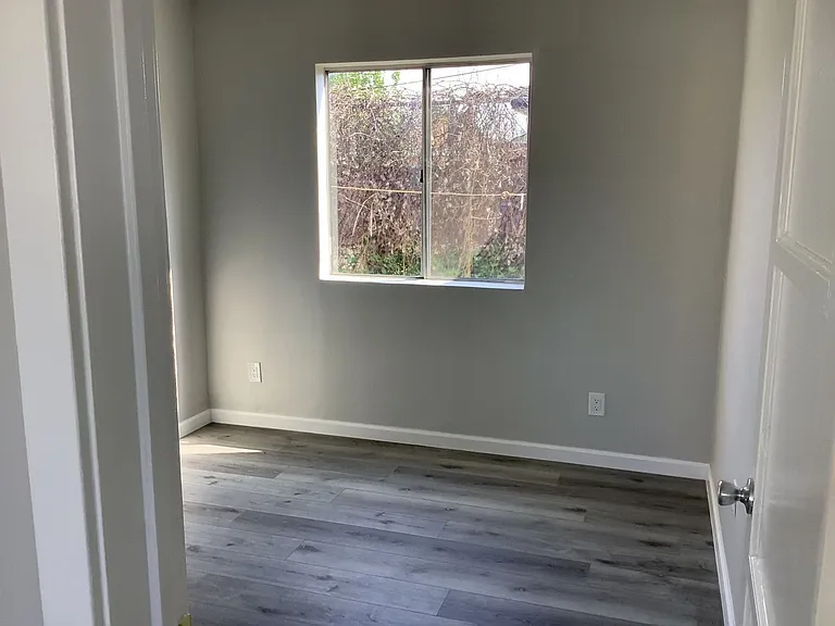 5050 Randolph St — Photo 6