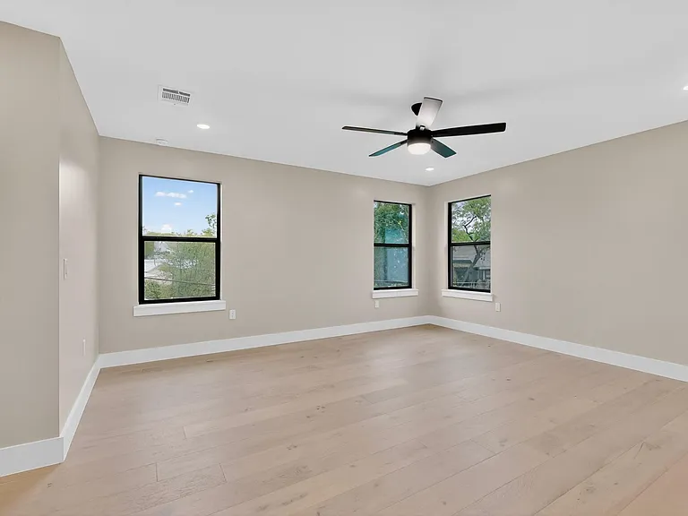 5018 Highland Ct — Photo 9