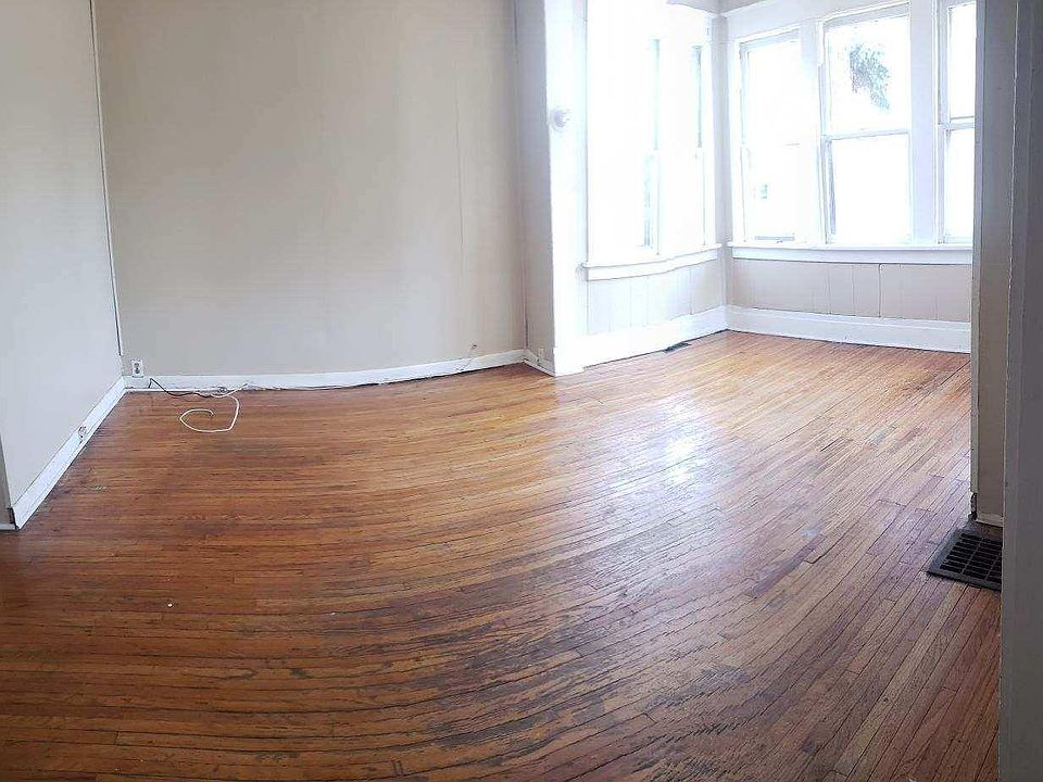 1st image of 116 Wiley Pl #1