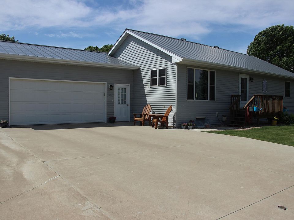 1st image of 208 4th St SE