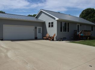 208 4th St SE, Warner City, SD 57479