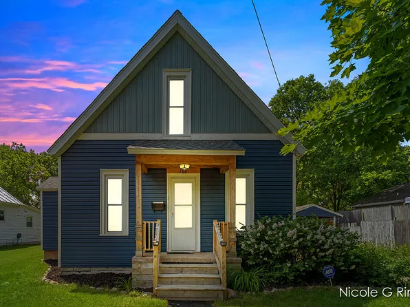 186 S Pleasant Ave SE, Lowell, MI 49331