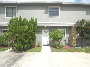 10049 Lake Oak Cir, Tampa, FL 33624