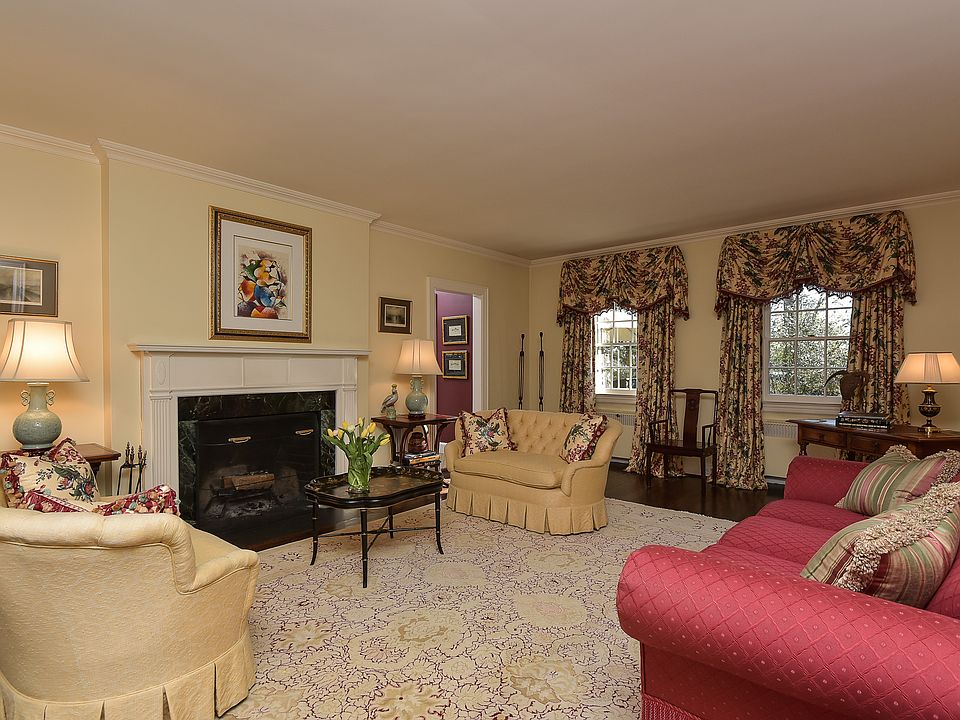 8 Pine Ter, Bronxville, NY 10708 | Zillow