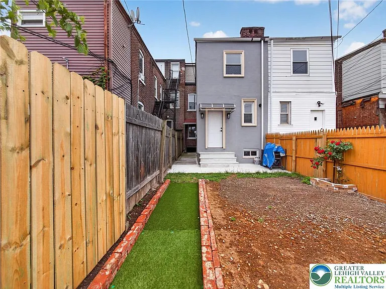 1341 W Chew St — Photo 3