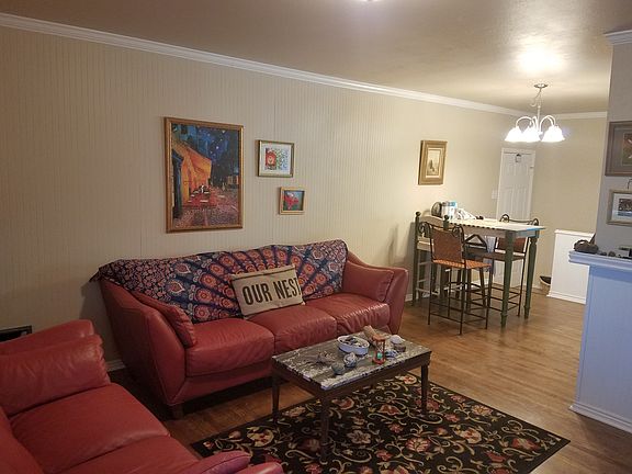 Family room & breakfast nook