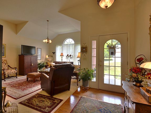 5th image of 120 Brentwood Pl