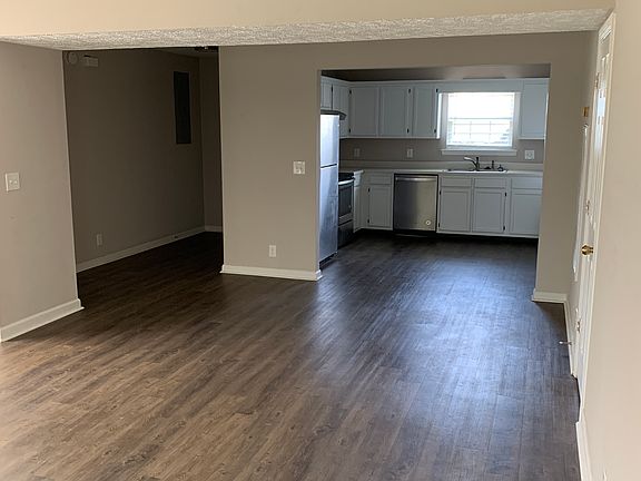 2nd image of 2221 S Rutherford Blvd