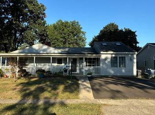 48 Outlook Ln, Levittown, PA