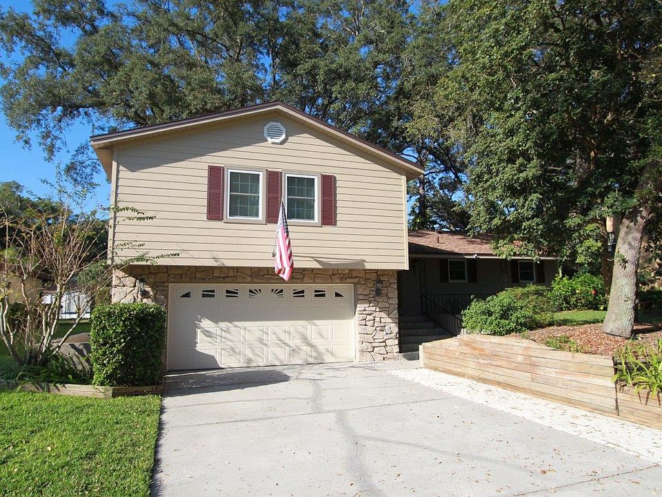 1st image of 555 Iris St
