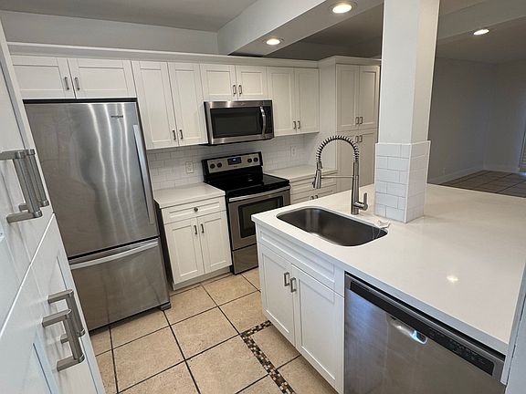 2nd image of 612 NE 20th Ave APT 4