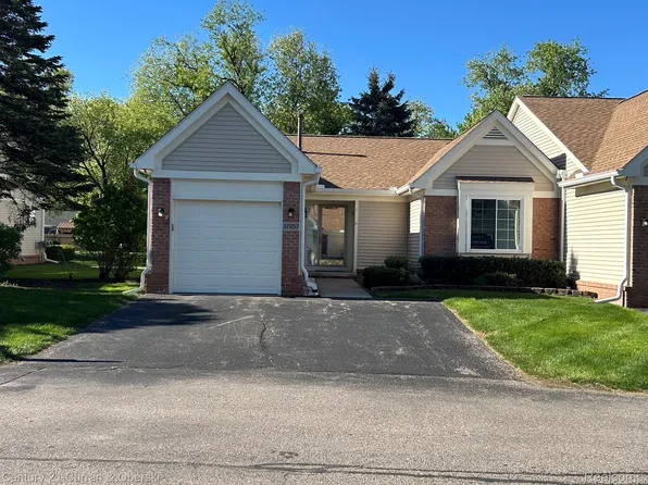 37257 Amhurst Dr #28, Westland, MI 48185