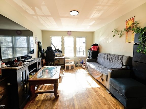 3rd image of 193 Renner Ave