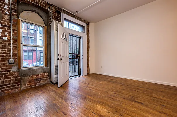 Rented by Nooklyn NYC LLC | media 25