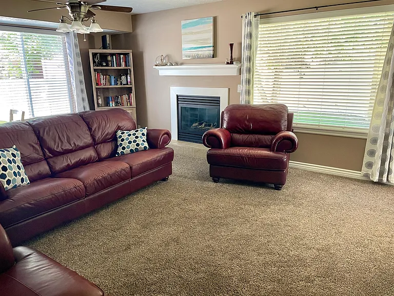 561 E Purple Lilac Ln — Photo 4