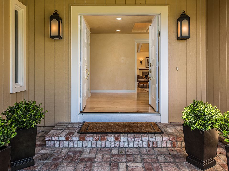 Welcome to 7 Stag Lane!