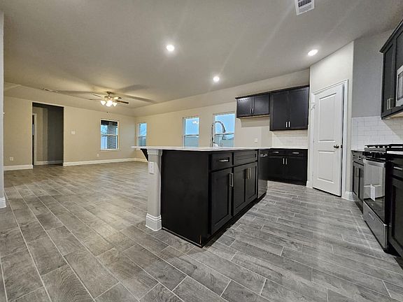 Living Room / Kitchen