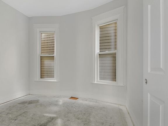 5th image of 210 N Laramie Ave