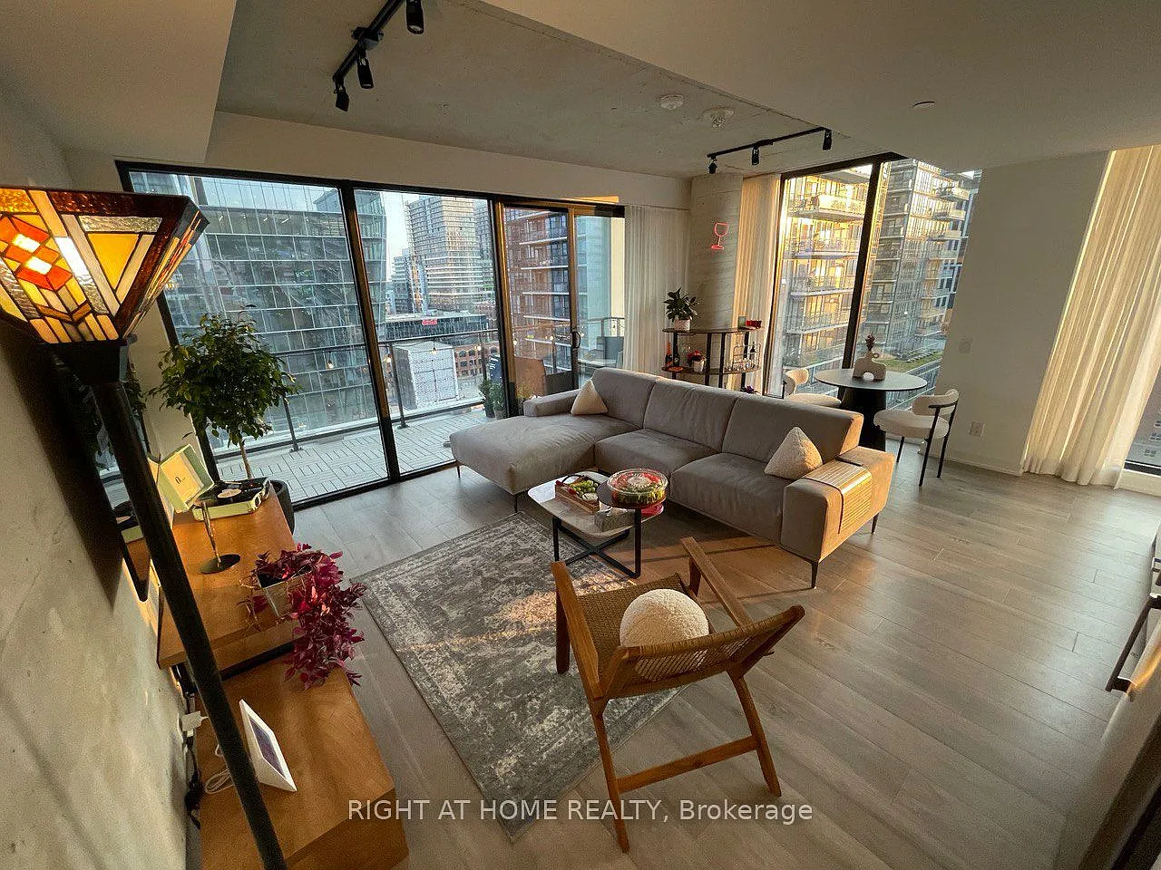 3 bed, $3,900 — Photo 2