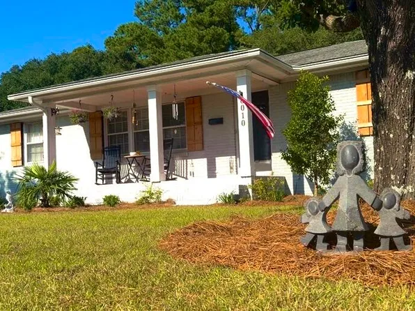 6010 Wedgewood Dr, Hanahan, SC 29410