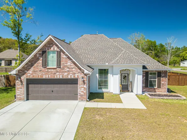 12078 Grand Oaks Dr, Gulfport, MS 39503