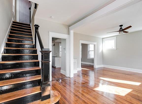 3rd image of 2921 Garland Ave