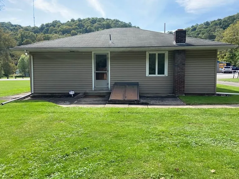 445 Constitution Blvd — Photo 2