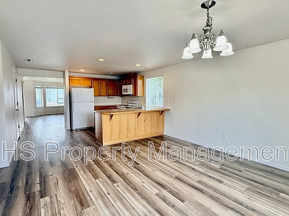3rd image of 4010 Dartmoor Ln