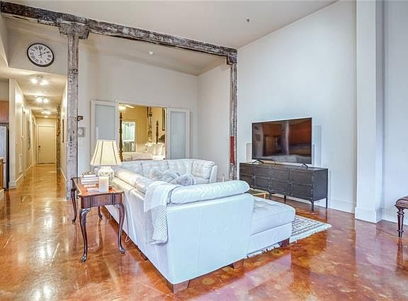5th image of 840 Tchoupitoulas St APT 211