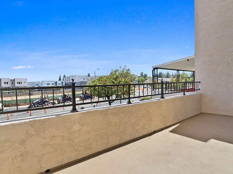 1115 Rosecrans Ave — Photo 11