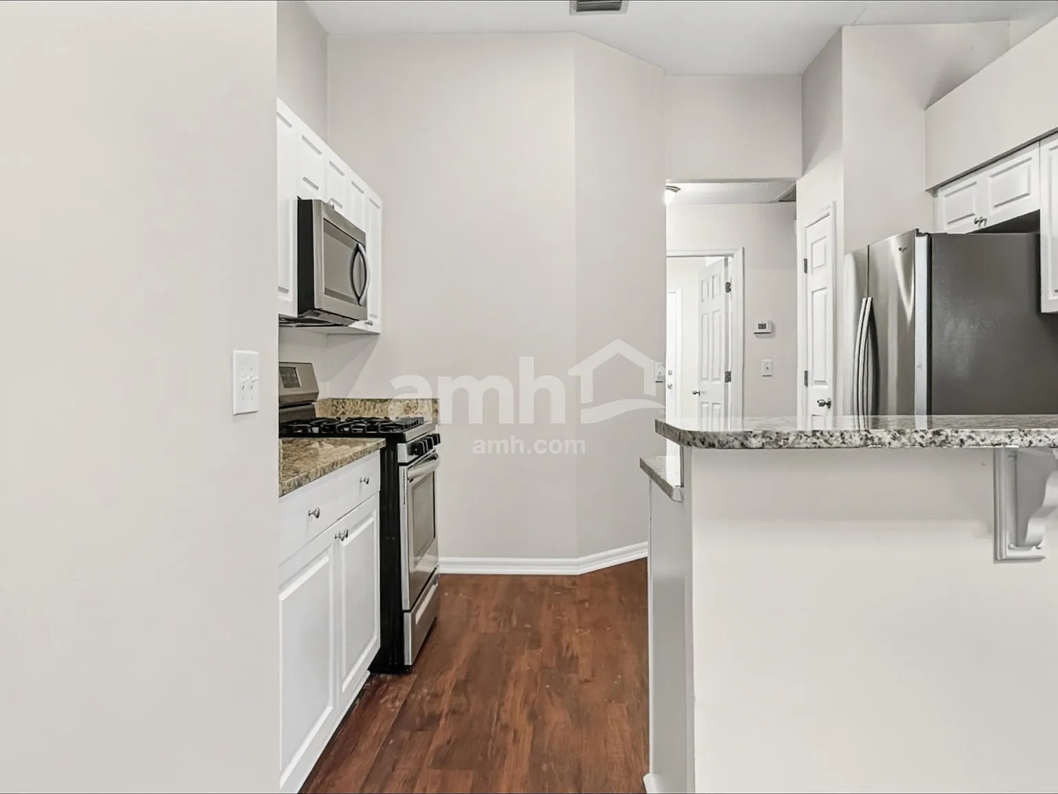 5 bed, 3.0 bath, 2454 sqft, $2,790 — Photo 4
