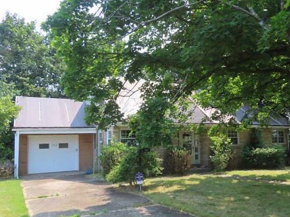 2nd image of 126 Magnolia Dr