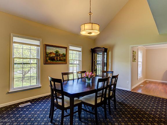 5th image of 205 Hearth Ct W