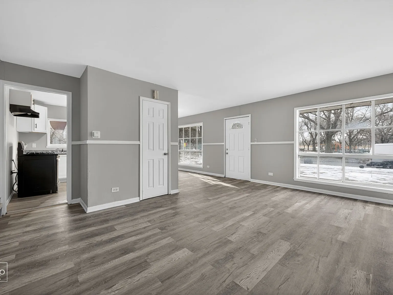 3 bed, 1252 sqft, $2,100 — Photo 4