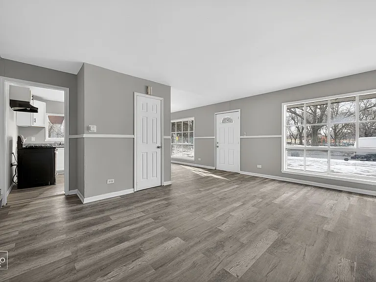 13041 S Eberhart Ave — Photo 4