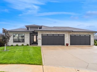 10154 Bolton Pl, West Des Moines, IA 50266