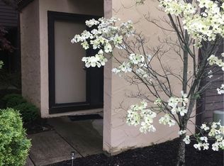 985 Hampton Ridge Dr, Akron, OH 44313